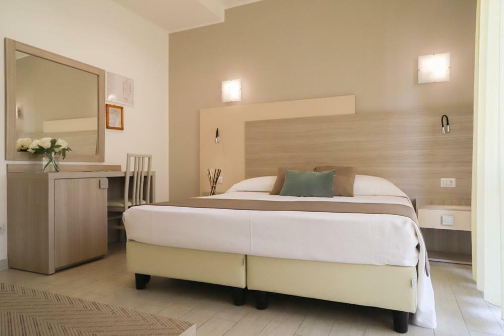 Hotel Residence La Palma Finale Ligure Esterno foto